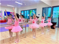 Lớp Múa tại Asean School